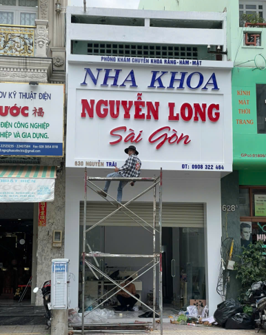 THI CÔNG CHỮ NỔI MICA
