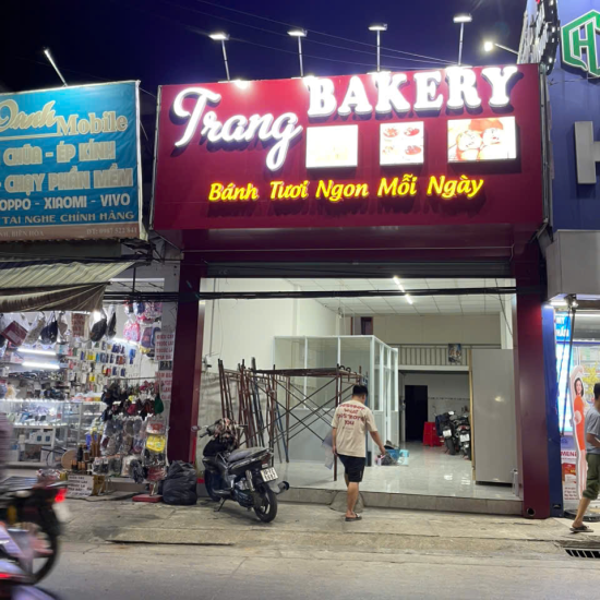 thi-cong-bang-hieu-alu-chu-noi-den-led