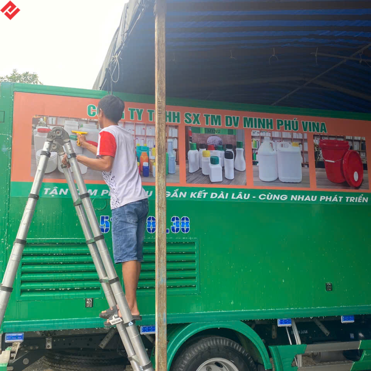 dán decal xe tải quảng cáo sản phẩm thương hiệu